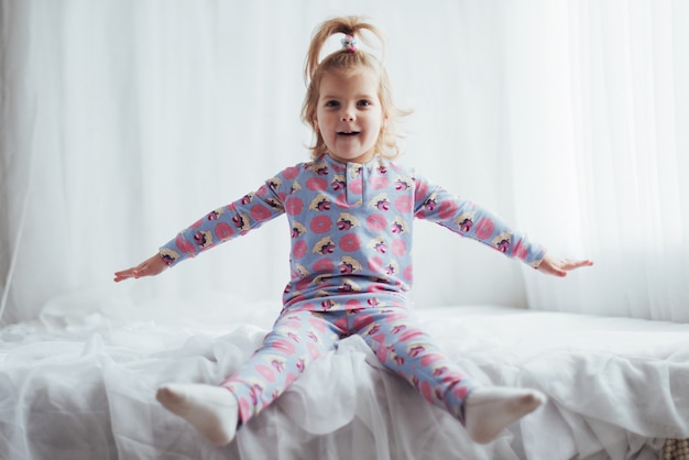 Enfant en pyjama