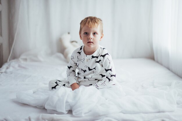 Enfant en pyjama