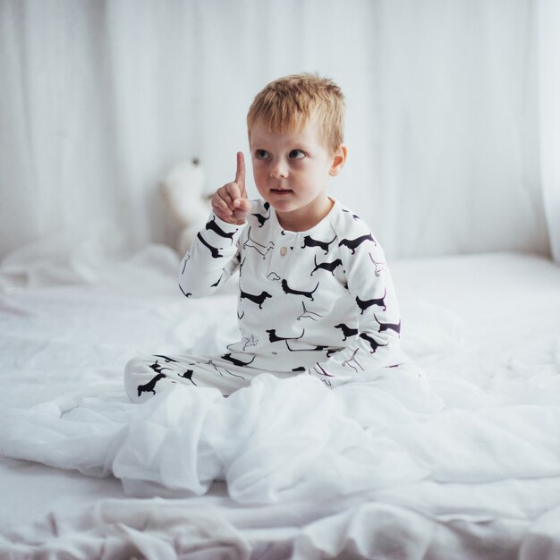 Enfant en pyjama