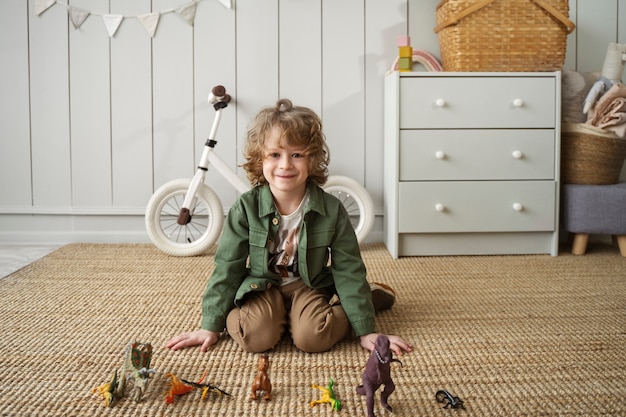 Photo gratuite enfant s'amusant pendant la récréation