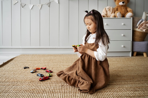 Photo gratuite enfant s'amusant pendant la récréation