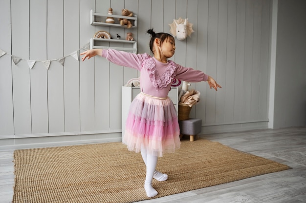 Photo gratuite enfant s'amusant pendant la récréation