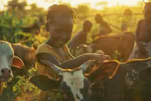 Photo gratuite des enfants africains profitent de la vie