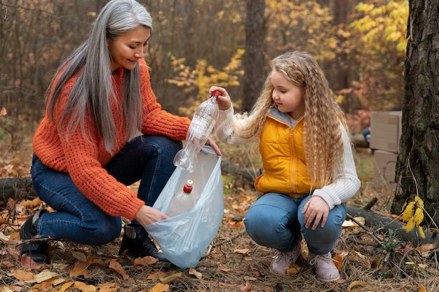 Photo gratuite les enfants apprennent sur l'environnement