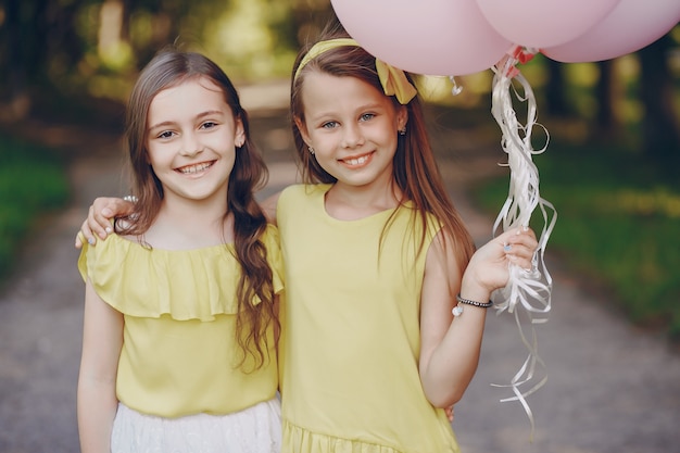 Enfants Avec Des Ballons