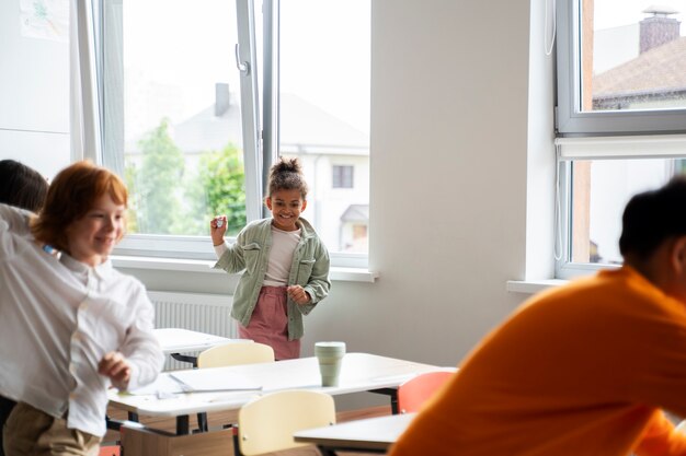 Enfants élèves à l'école