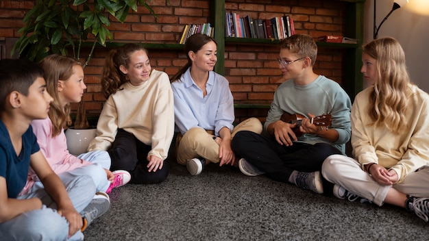 Photo gratuite enfants faisant partie de l'école du dimanche