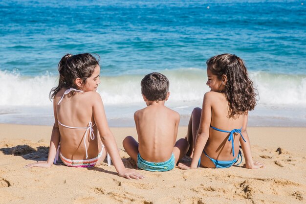 Les enfants à la plage