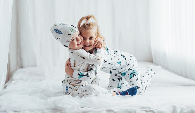 Enfants en pyjama