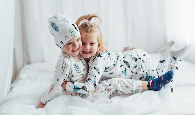 Enfants en pyjama