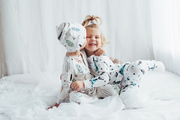 Enfants en pyjama