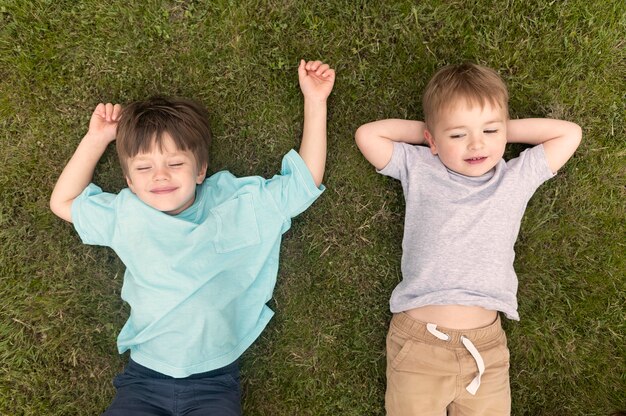 Enfants, séance, herbe