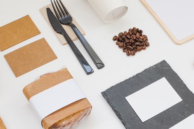 Enlever la composition de la nourriture avec un sandwich