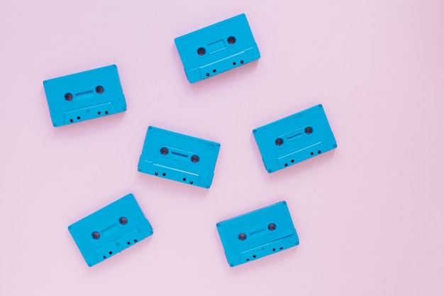 Photo gratuite ensemble de cassettes compactes