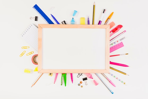 Ensemble de fournitures de bureau ou d&#39;école coloré