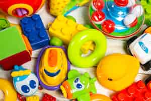 Photo gratuite ensemble de jouets pour enfants