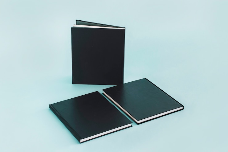 Photo gratuit ensemble de nouveau cahier