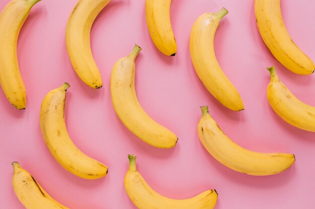 Ensemble de savoureuses bananes mûres