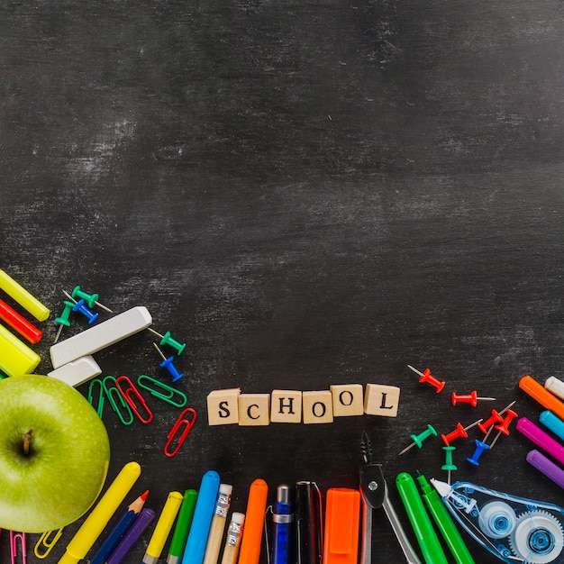 Photo gratuite ensemble scolaire pour enfants