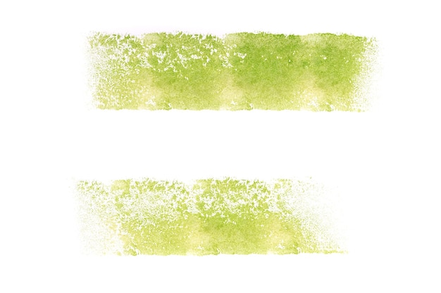 Ensemble de traits aquarelles verts isolés sur fond blanc