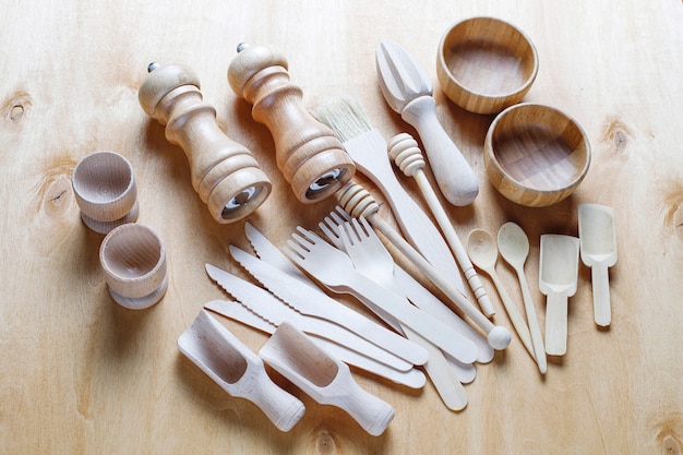 Ensemble d'ustensiles de cuisine en bois, vue de dessus