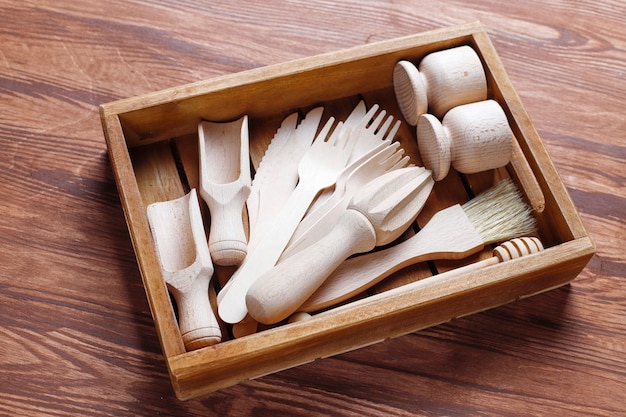 Ensemble d'ustensiles de cuisine en bois, vue de dessus