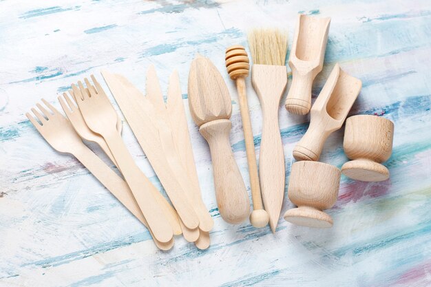 Ensemble d'ustensiles de cuisine en bois, vue de dessus