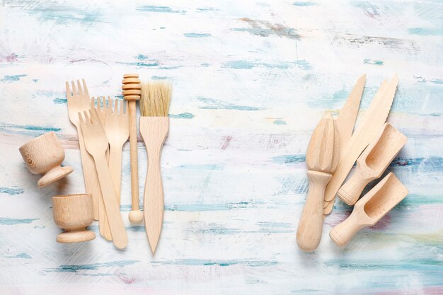 Ensemble d'ustensiles de cuisine en bois, vue de dessus