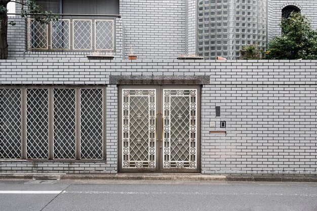 Entrée de la maison traditionnelle nese