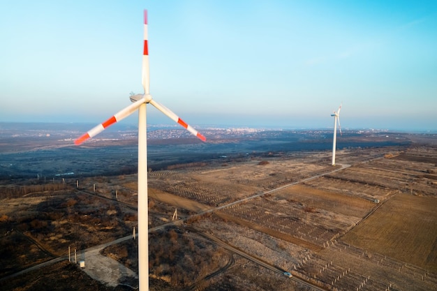 Photo gratuite Éoliennes en activité en moldavie
