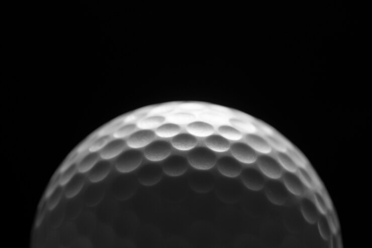 Photo gratuit équipement de golf nature morte