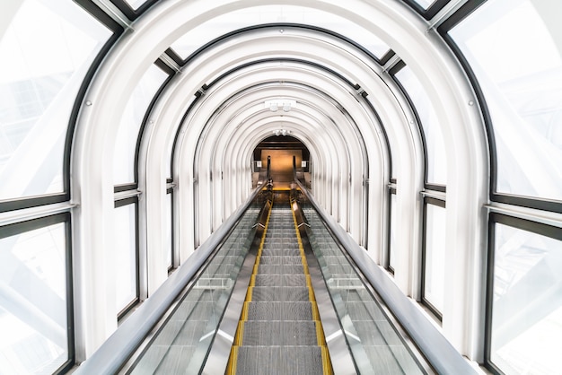 Photo gratuite escalator au le bâtiment observatoire jardin flottant