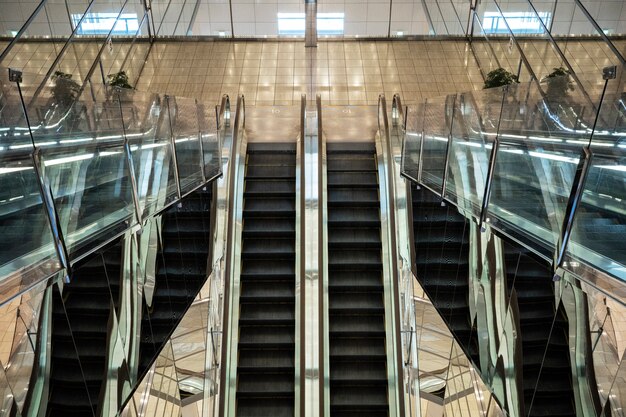 Escalators au centre commercial