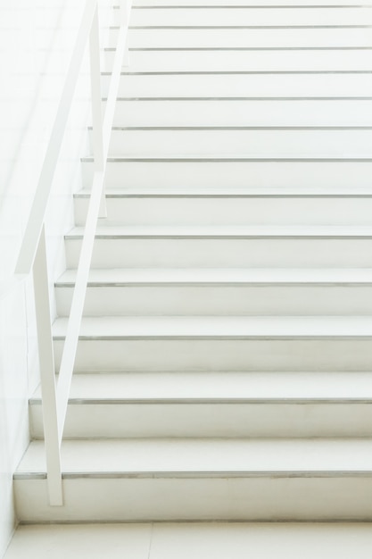 escaliers blancs floue