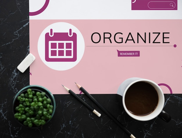 Photo gratuite espace de travail avec café et illustration du calendrier de rappel de l'organisateur personnel