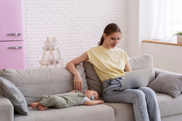 Essai adulte pour atteindre le travail et la vie personnelle