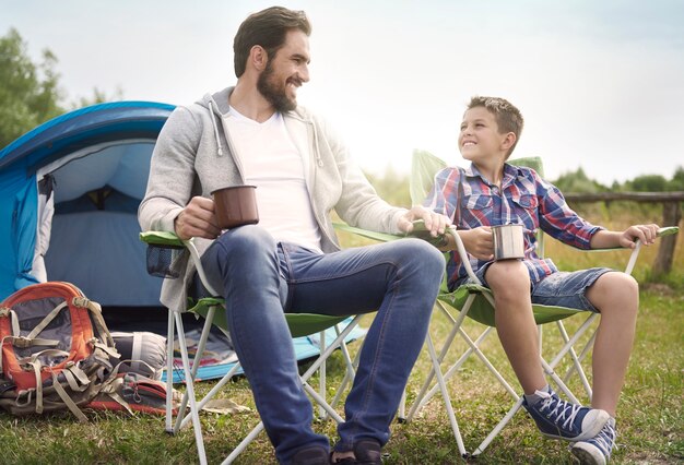 L'été chaud est le meilleur moment pour camper