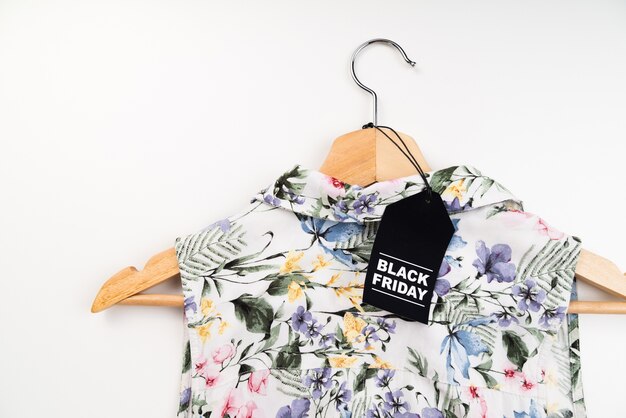 Étiquette du vendredi noir sur la chemise