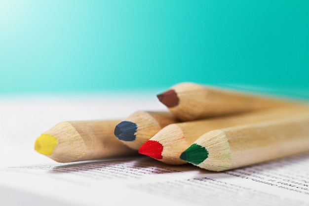 étude de bureau crayon papier scolaire