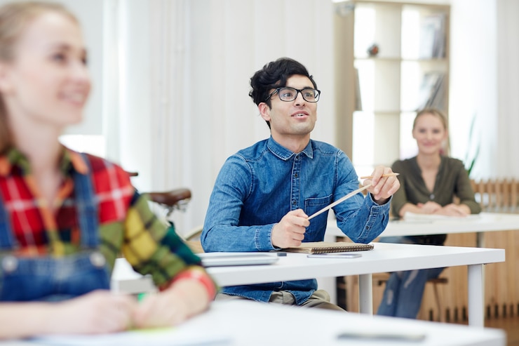 Photo gratuit étudiant en cours