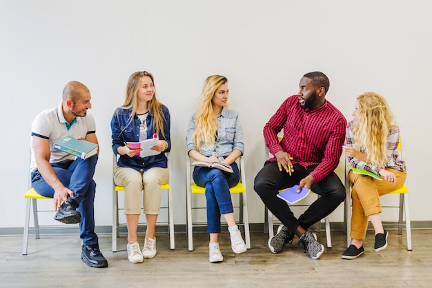 Les étudiants collaborent à un nouveau projet