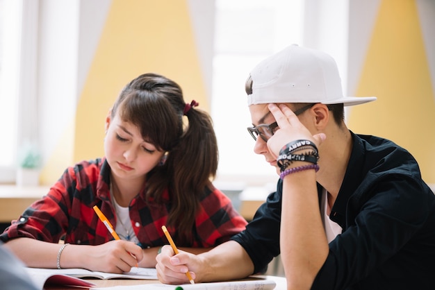 Les étudiants en cours d&#39;apprentissage