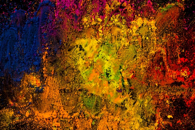 Explosion de couleurs vives mélangées de holi
