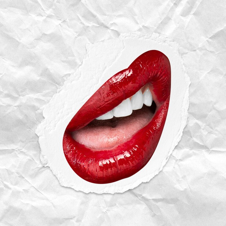 Photo gratuit expression d'attitude de lèvres rouges ricanantes de la femme