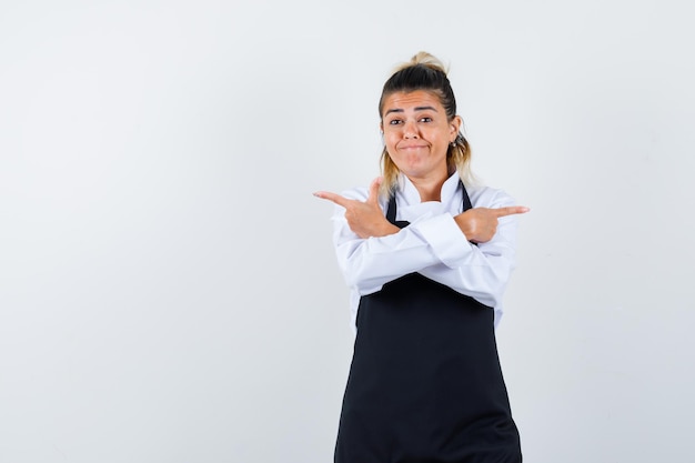 Expressive jeune fille posant en studio