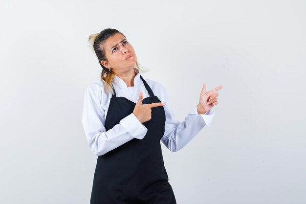 Expressive jeune fille posant en studio