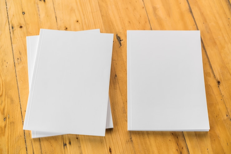 Photo gratuit façonner le journal en feuille vierge avant