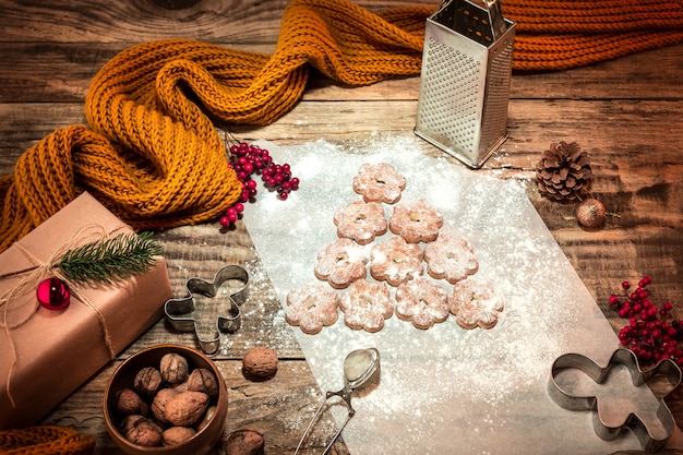 Photo gratuite faire des biscuits au pain d'épice