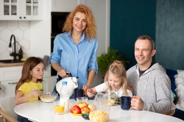 Famille ayant du temps de qualité ensemble