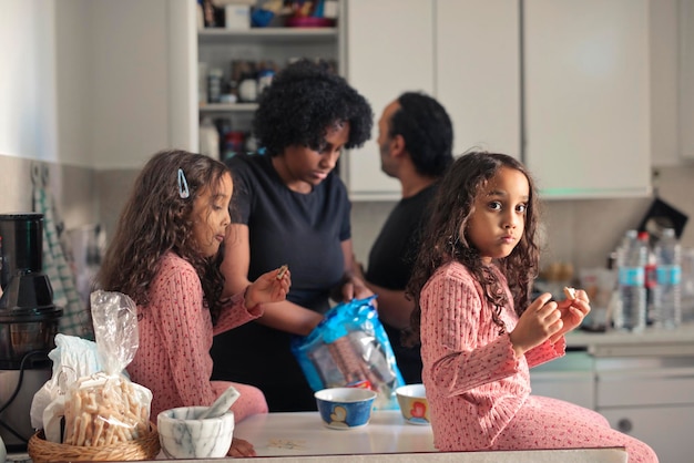 Une famille en cuisine